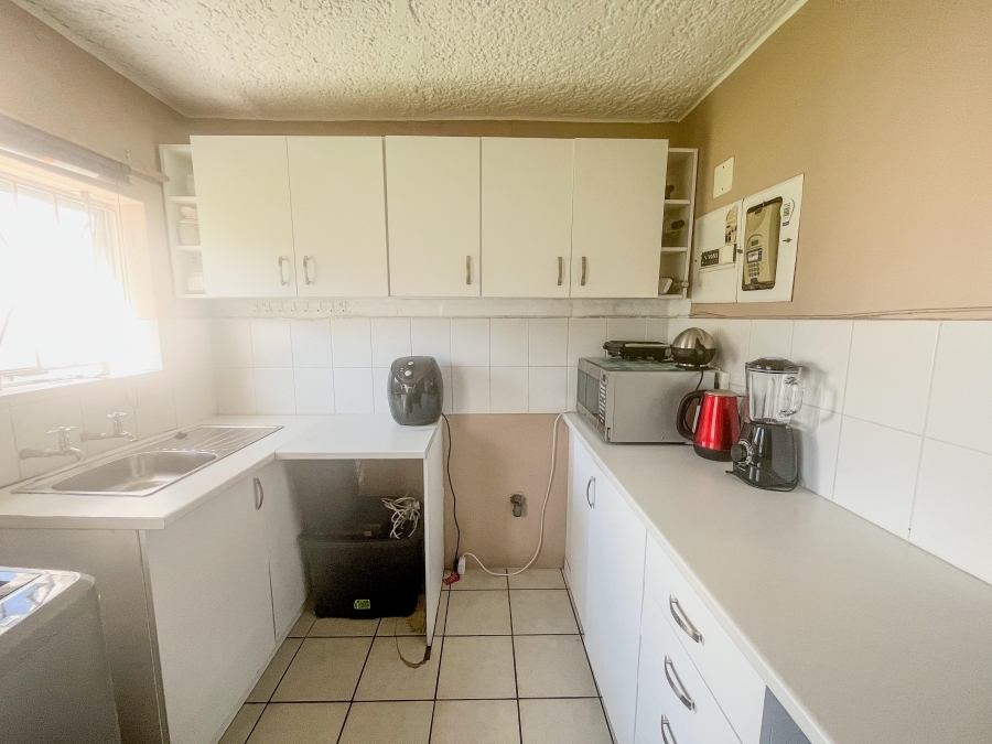 To Let 2 Bedroom Property for Rent in Pinelands Western Cape